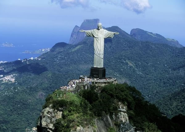 有人形容耶稣像只是石柱