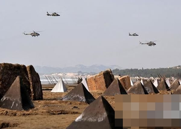 报道指解放军拥有好几代战机,但缺乏重要的特殊任务战机,其训练也“不切实际”。