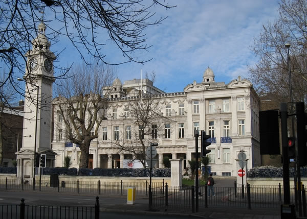 Ӣ���׶ش�ѧ�����ʺ�ѧԺ(ͼ)ר�ҳƣ��ĸ���A��M��ͷ��������