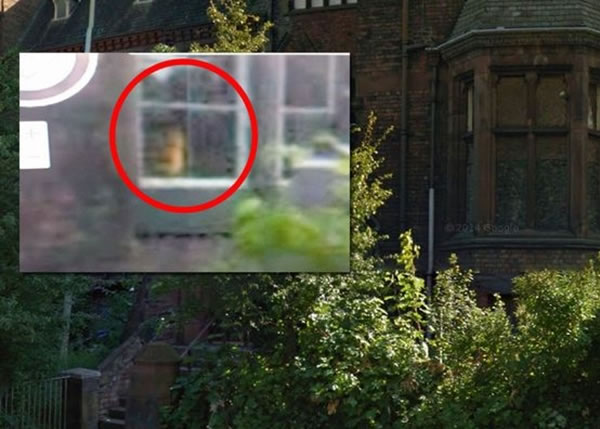 Google街景拍得精神病院的窗后,现出一副鬼脸。