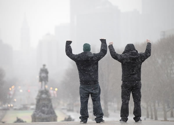 2名游客在宾夕凡尼亚州费城。