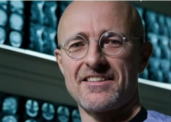 卡纳韦罗矢言,他可能会在欧美以外的国家进行人头移植实验。