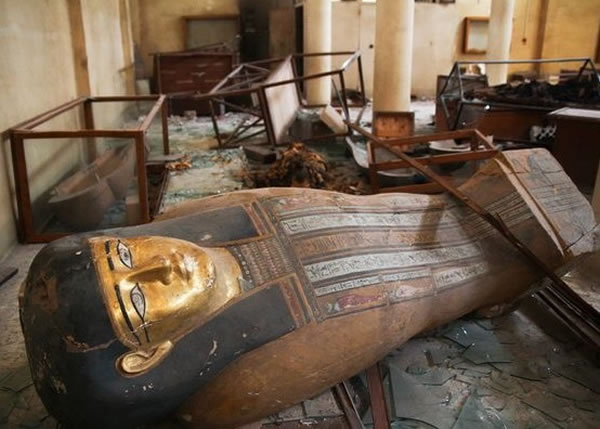 埃及博物馆在2011年的示威浪潮中,被暴徒闯入大肆破坏及抢掠。