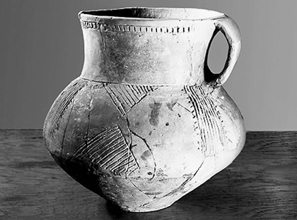 这件中欧绳纹器文化时代的古陶罐的制作者或来自古游牧民族。图片来源:BRIDGEMAN IMAGES