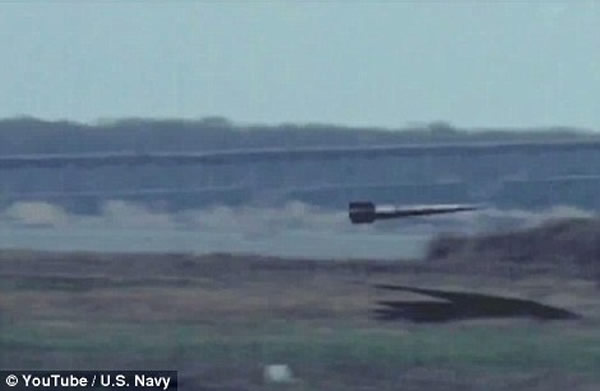 这种武器利用速度而非炸药摧毁目标,配有“我用速度消灭一切”的拉丁文座右铭。