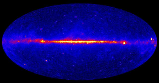 科学家认为星系周围存在大量的暗物质分布,但是没有人知道暗物质到底是什么