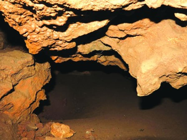 保存相对完好的华龙洞