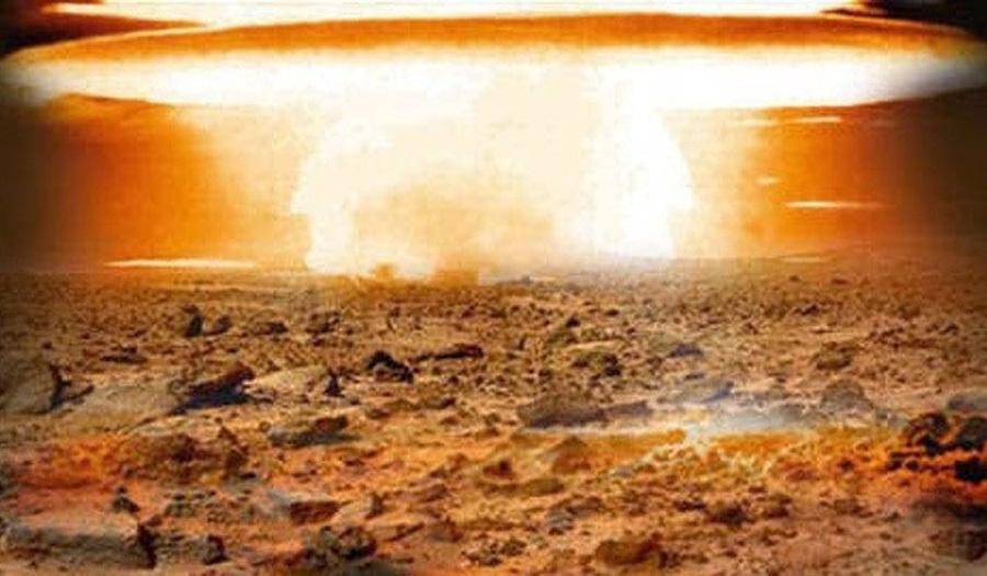 能够支持火星文明被核弹摧毁的证据还有一个,科学家在火星表面发现了一层薄薄的放射性物质,包括铀、钍和放射性钾等。火星上的核弹爆炸可能将残骸抛射到火星轨道附近,美国