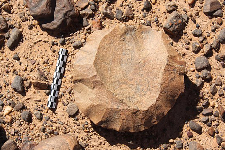 ����ѧ����ɰ����ʯ��Ѱ��ÿһ�����ɵĺۼ�����Ϊ������ӹ�����ʯ���������ºۼ�����������Ϊ�˽�ʯ�������ɷ�������ۣ���Ҫ��һ������ʯͷ�Ͻ������£�����ʯ���Ͼͻ�