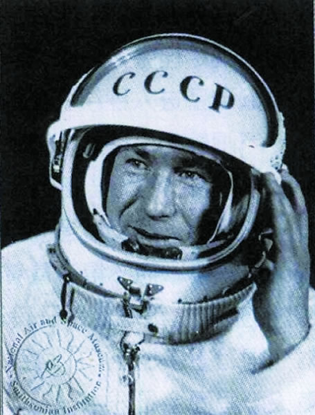 人类首次太空行走50周年:前苏联航天员阿里克谢·列昂诺夫首次“走入”太空