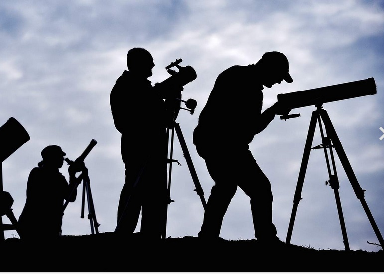 苏格兰大批天文爱好者观赏天文奇景