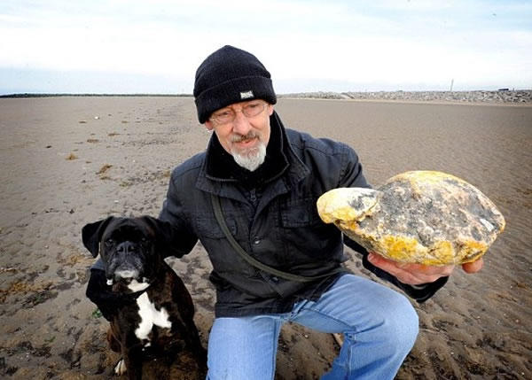 �������밮Ȯ��2013��ʱ�ڳ�һ���ش�3����Ļ�ɫ��ʯͷ����ʱ����Ϊ�������㡣