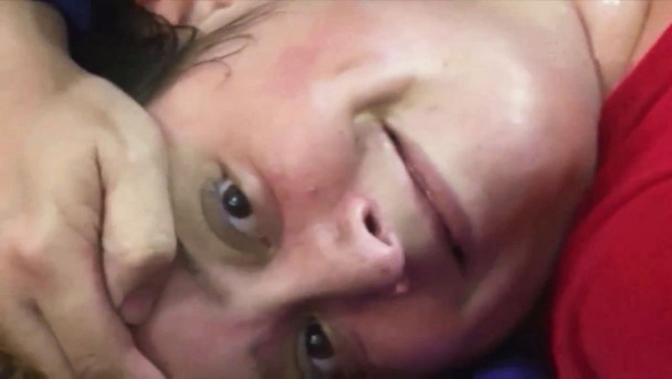 罗拉的目光更变得十分凶狠