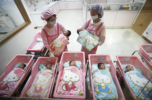 研究发现,人类性别比在受精的时候是相等的,在妊娠期间女性胚胎的净死亡率超过了男性胚胎。