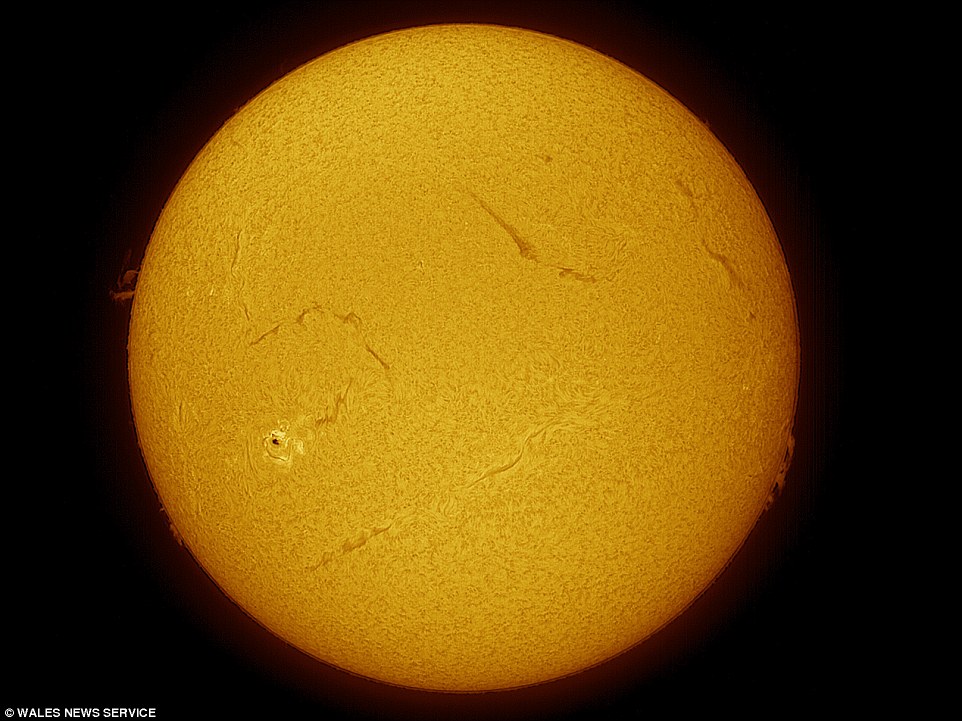 ̫�����ӵ��¶���2700-4200���϶�֮�䣬��Χ̫�����������¶ȴ�Լ5500���϶ȣ������Ϊʲô̫���������ڹ۲⡣