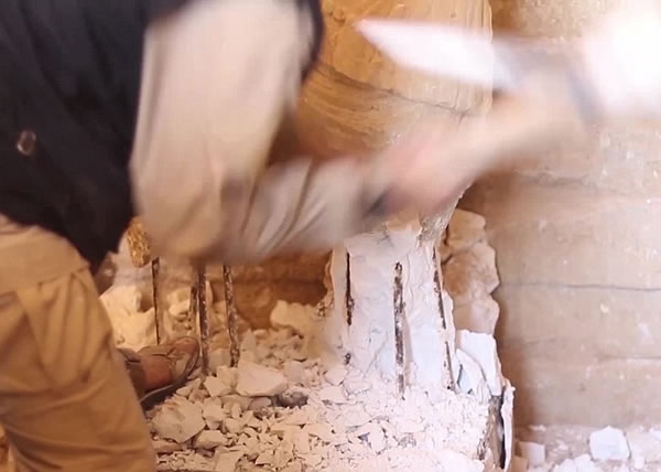 在IS分子破坏下,古城只剩下断壁颓垣。