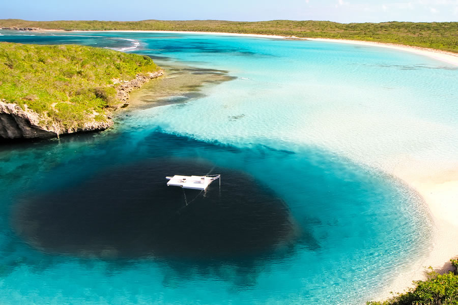 ��������λ�ڰ͹���Ⱥ��