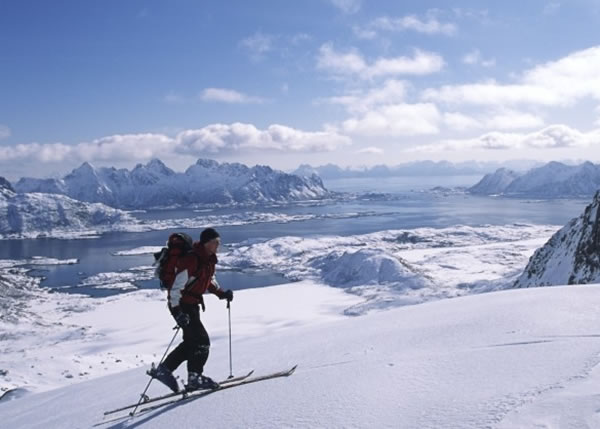 埃斯特在卑尔根市雪山滑雪时,首先发现此一现象。图为卑尔根市雪山的滑雪客。