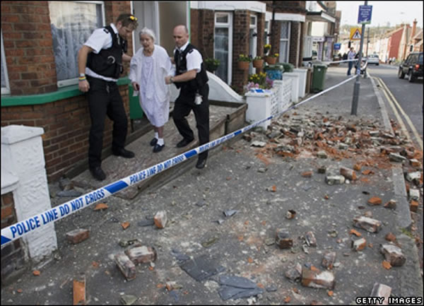专家预测大地震将于肯特郡等地造成极大破坏。图为该郡07年爆发地震,造成建筑物倒塌。