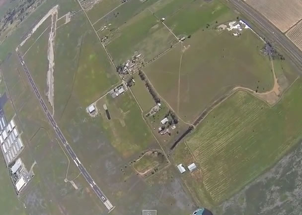 起初一切正常,加州萨克拉门托的绿油油大地尽收眼底。