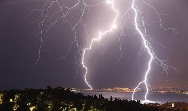 ������һ���ǳ�����Ԥ�����Ȼ���󣬸����潨�������޴��˺���ÿ�궼�б鼰ȫ��������ܺ������ѡ���������������е糡ǿ�ȵ��·��������ڸ��õ��������磬���ո��õ�Ԥ��