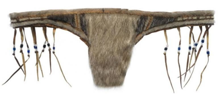 130年前爱斯基摩人女子就已经开始设计并穿着由海豹皮毛制成的丁字裤