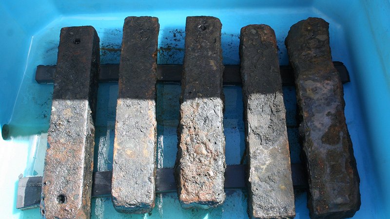 从圣荷西非洲人号捞出的铁制压舱物