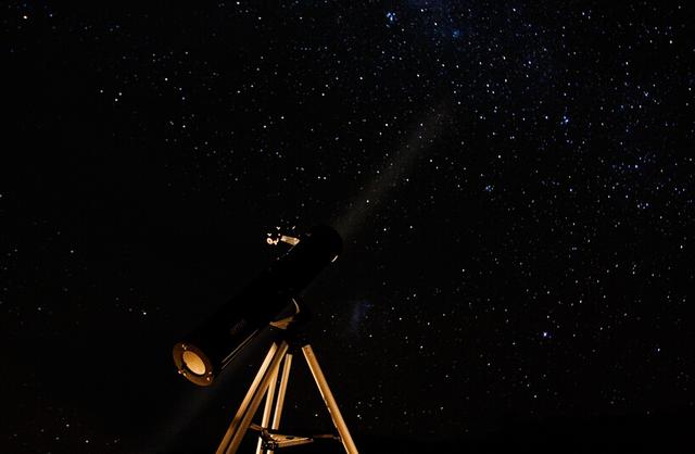 6月下旬,北半球将迎来夏至,届时夏季大三角成为夜空中的标志