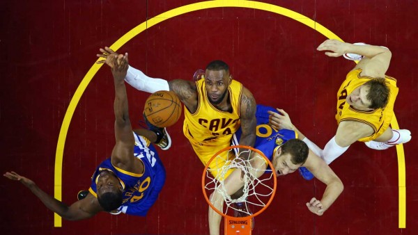 在篮球运动中物理学能预测球队要获胜所需的领先优势