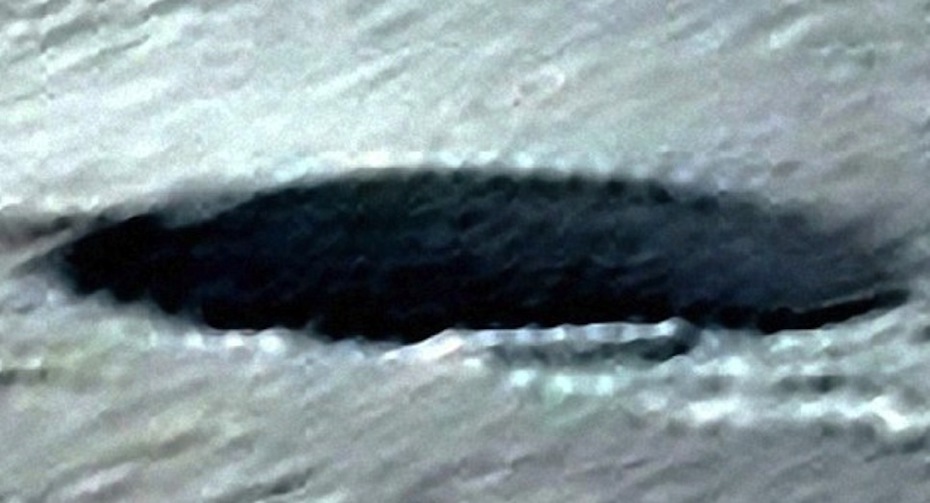 德格特雷维非常固执地认为,图中看到的“黑色物体”是一艘外星人飞船的残骸。