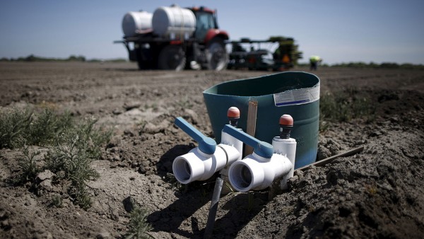 人类正在迅速消耗世界最大的地下水盆地约三分之一的储水
