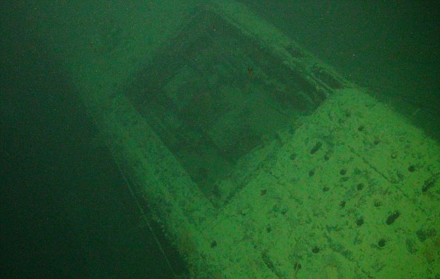萨拉森号的残骸轮廓仍清晰可见