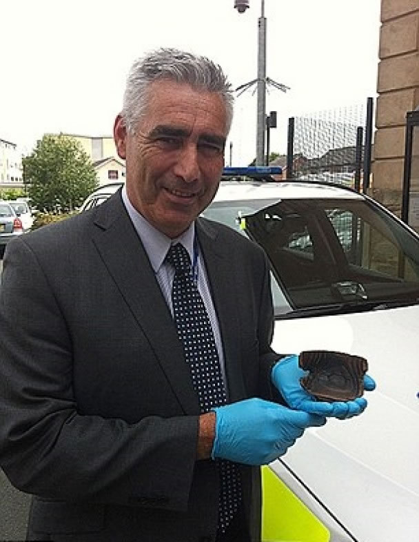 英国警方日前终寻回失窃的古杯