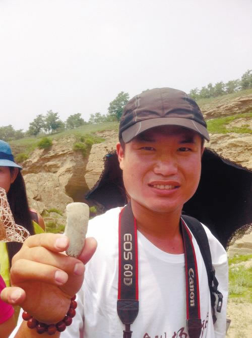 发现距今约1万年前的玉质石斧