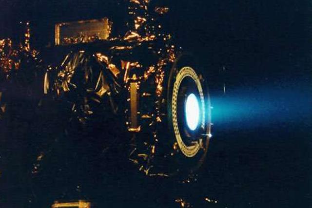 科学家设想了新的动力模式,比如离子发动机,借助太阳的引力进行加速,需要8万年左右的时间才能抵达半人马座阿尔法星