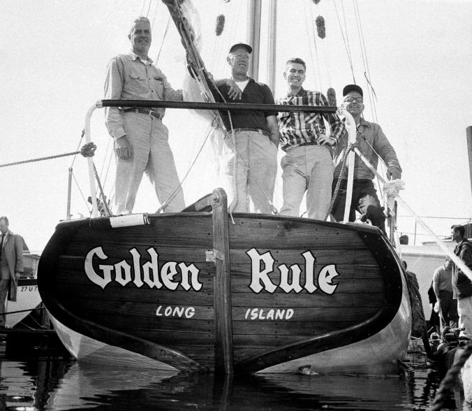 1958325գƽɺŵĴԱڴӼܶȺ˵Ա֮ǰա Photograph by AP