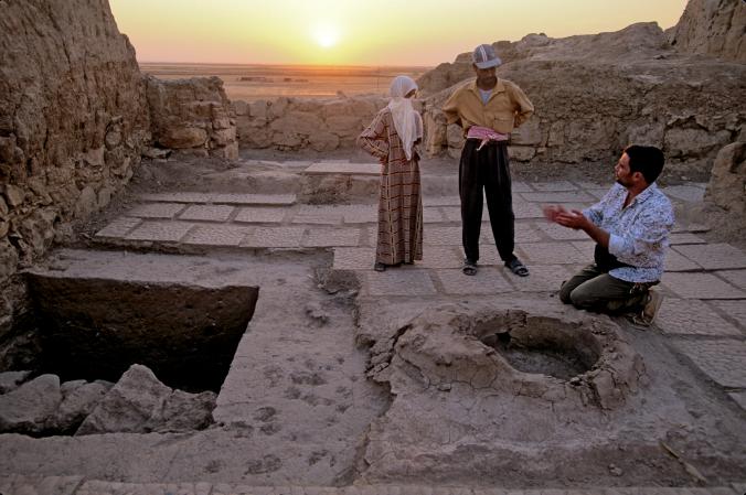 ��Ƭ��ʯ���̳ɵĵ���ͷ䳲ʽ��¯ӵ�г���4000����ʷ�������������ڶ���ʲһ�ҷ�æ�決����һ���֡���������������������������ƽԭ������Ե���ÿ���ѧ���и����ر��