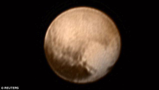 “新视野”号探测器发回迄今最清晰的冥王星图片