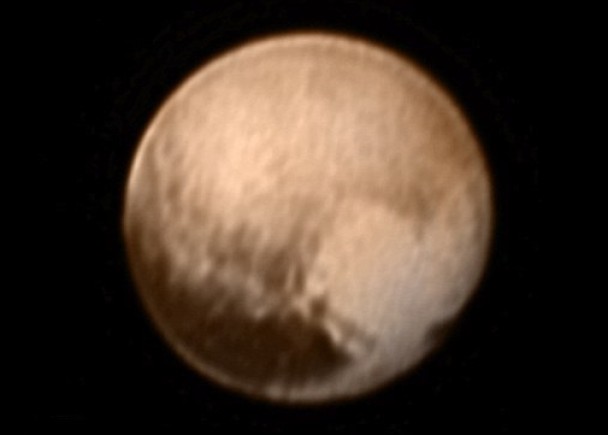 “新视野号”探测器传回最新照片揭冥王星现心型光影