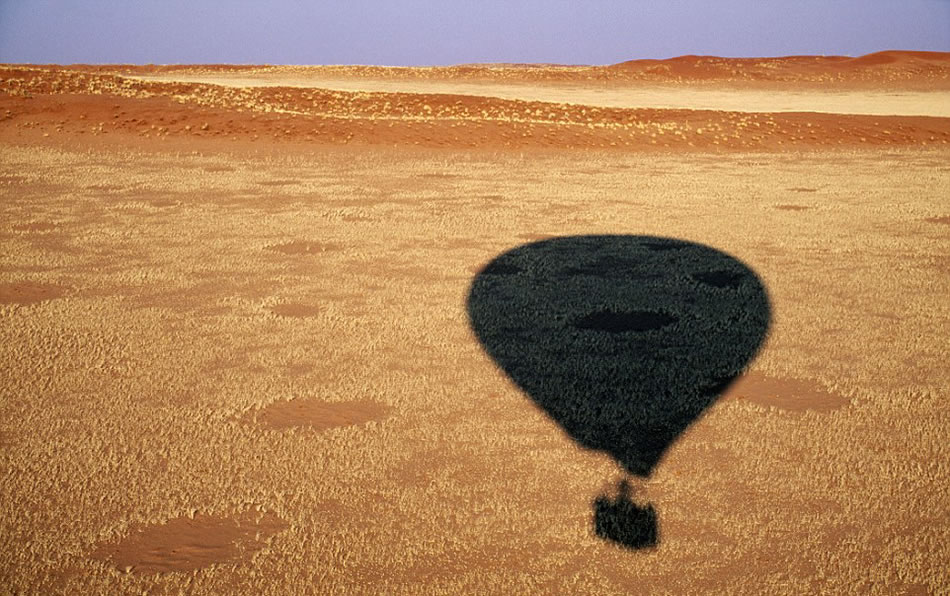 观察“精灵怪圈”的最好方式是在空中,包括热气球或轻型飞机,可以看到其规模和范围