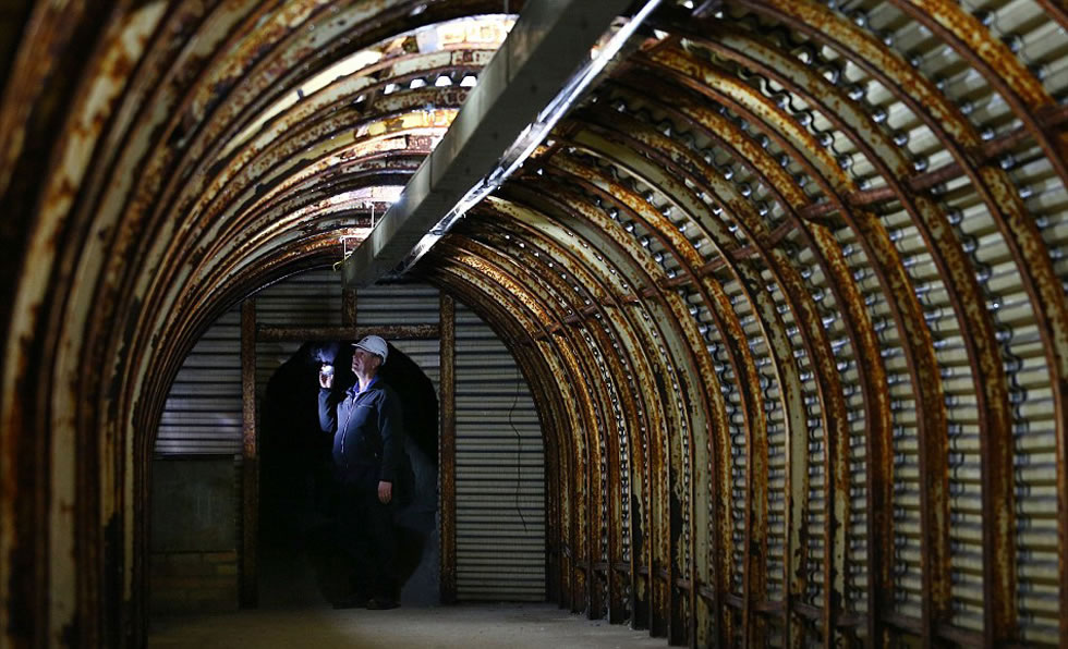 在修复过程中,50多名国家遗产基金会的志愿者清除了100多吨沙石和泥土。