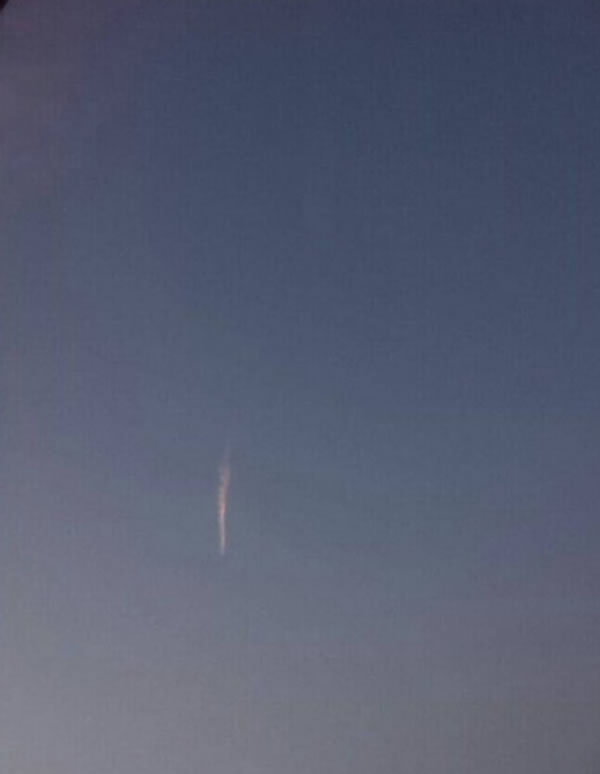 陕西上空现“不明飞行物”带火飞行10分钟