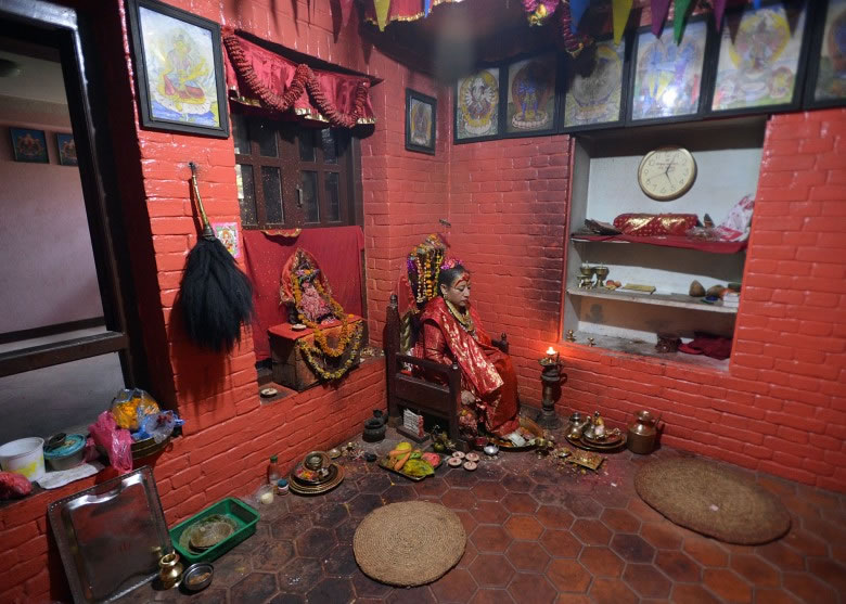 巴吉拉查娅和家人住在一座5层高的独立平房