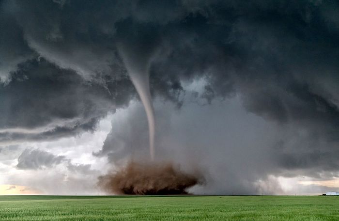 美国职业龙卷风猎人在科罗拉多州一小时就成功追到14场龙卷风