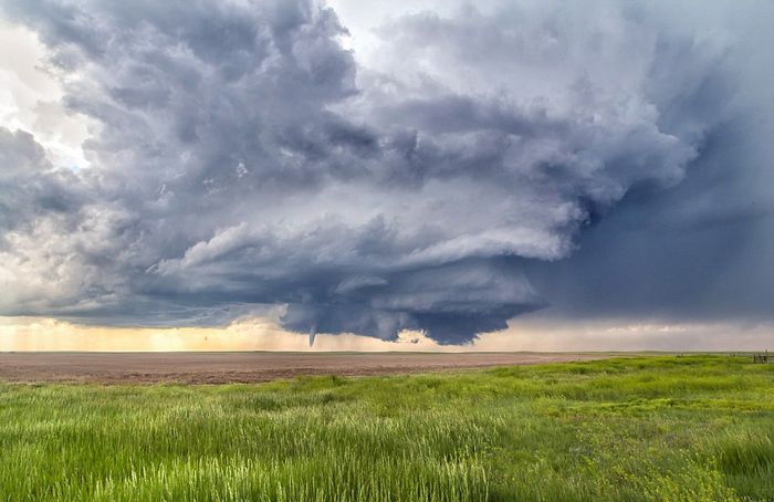 美国职业龙卷风猎人在科罗拉多州一小时就成功追到14场龙卷风