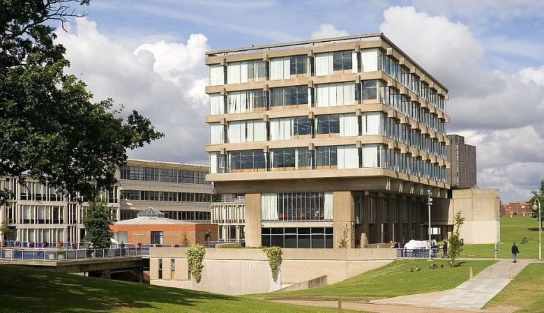 埃塞克斯大学(图)现与一间私营企业合作,打造该泳池。