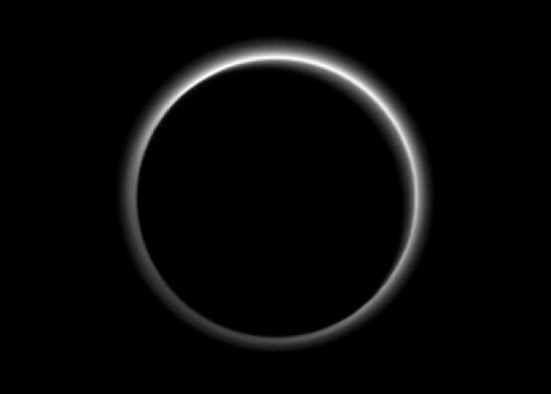 冥王星的霾层延伸160公里到大气中,比预期要高得多。