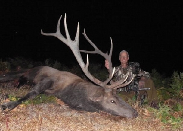 帕尔默喜爱猎杀大型野生动物。