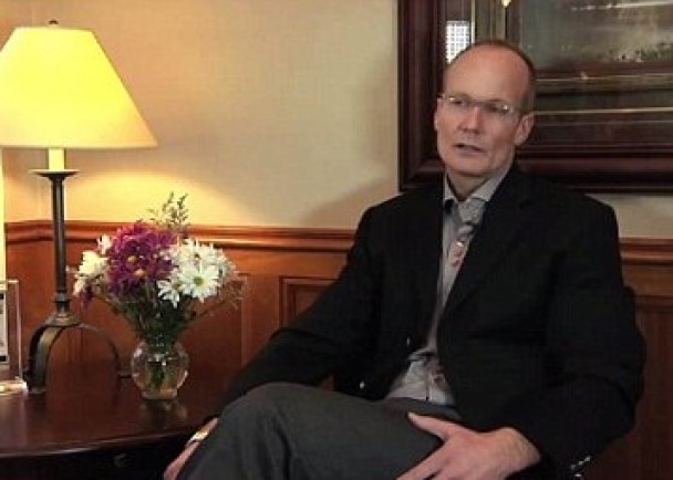 帕尔默是美国执业牙医。