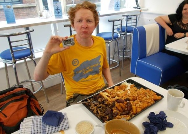 ����ս�߳��˰�Сʱ�󣬵��ϻ�ʣһ���ʳ�